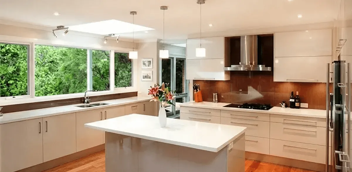 Kitchen cabinet refacing and remodel results in a modern kitchen in Tuscaloosa, AL